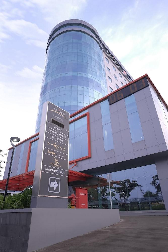 Horison Nindya Semarang Hotel Exterior photo